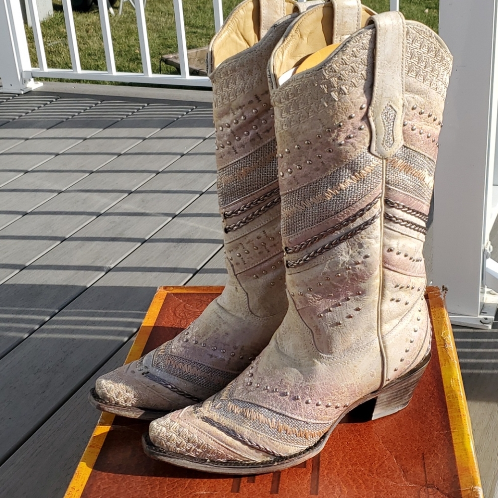 Corral Boots White Embroidery & Studs